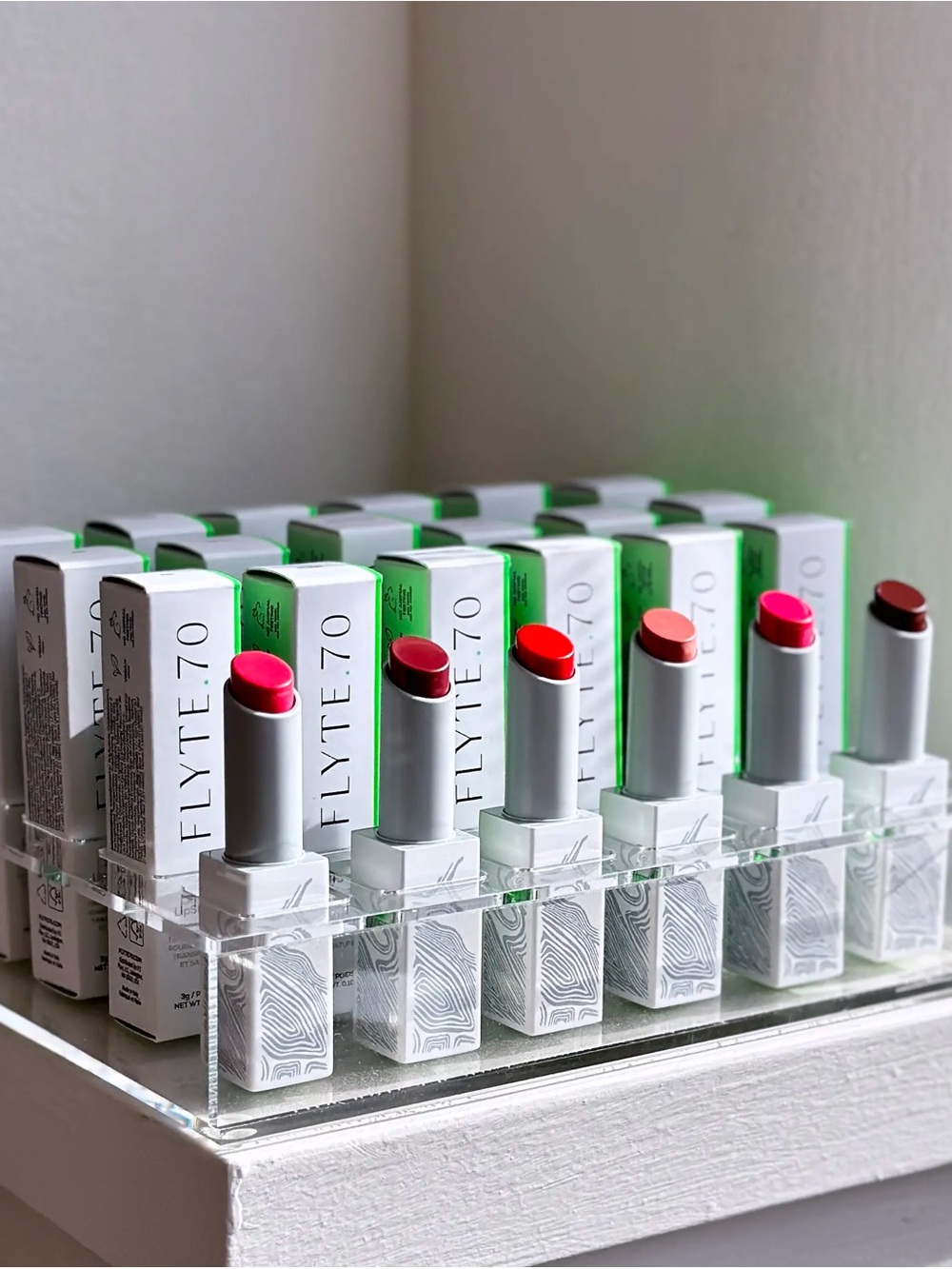 FLYTE.70 — Bundle-Red shades lipstick and blush - Picture 7 of 7